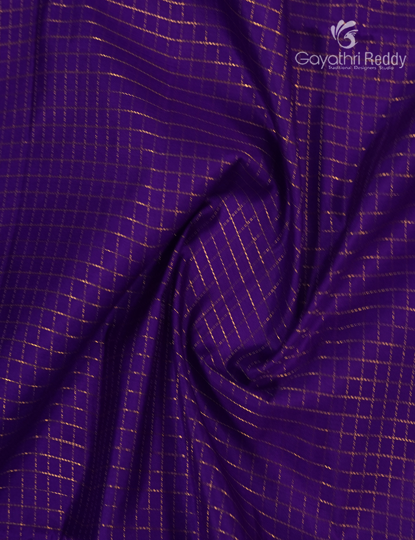 Pure Kanchipuram Vintage Silk Saree in Purple and Parrot Green