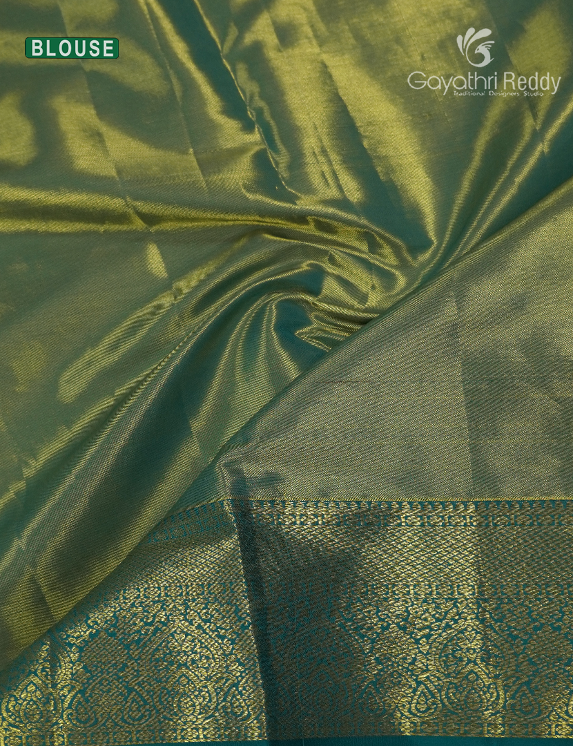 Pure  Kanchipuram Silk Saree in Mint Green and Rama Green ( Brocade Pattern )