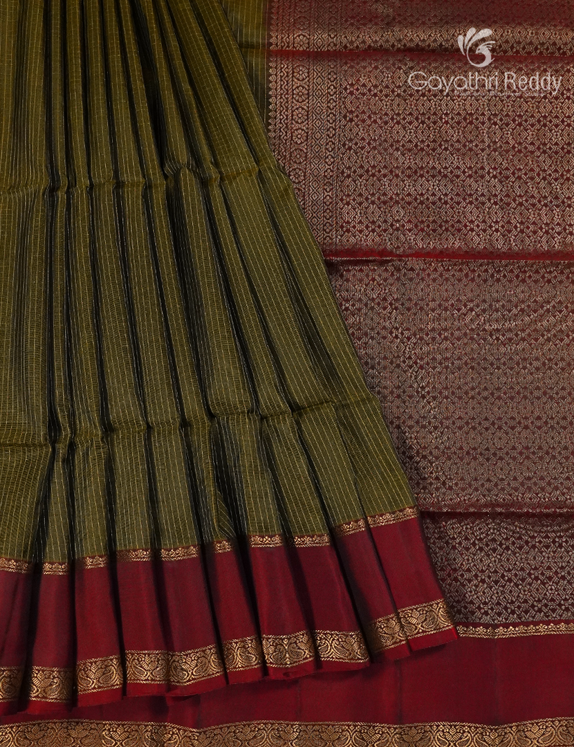 Pure Kanchipuram Silk Saree  in Mehendi Green and Deep Red(Light Weight)