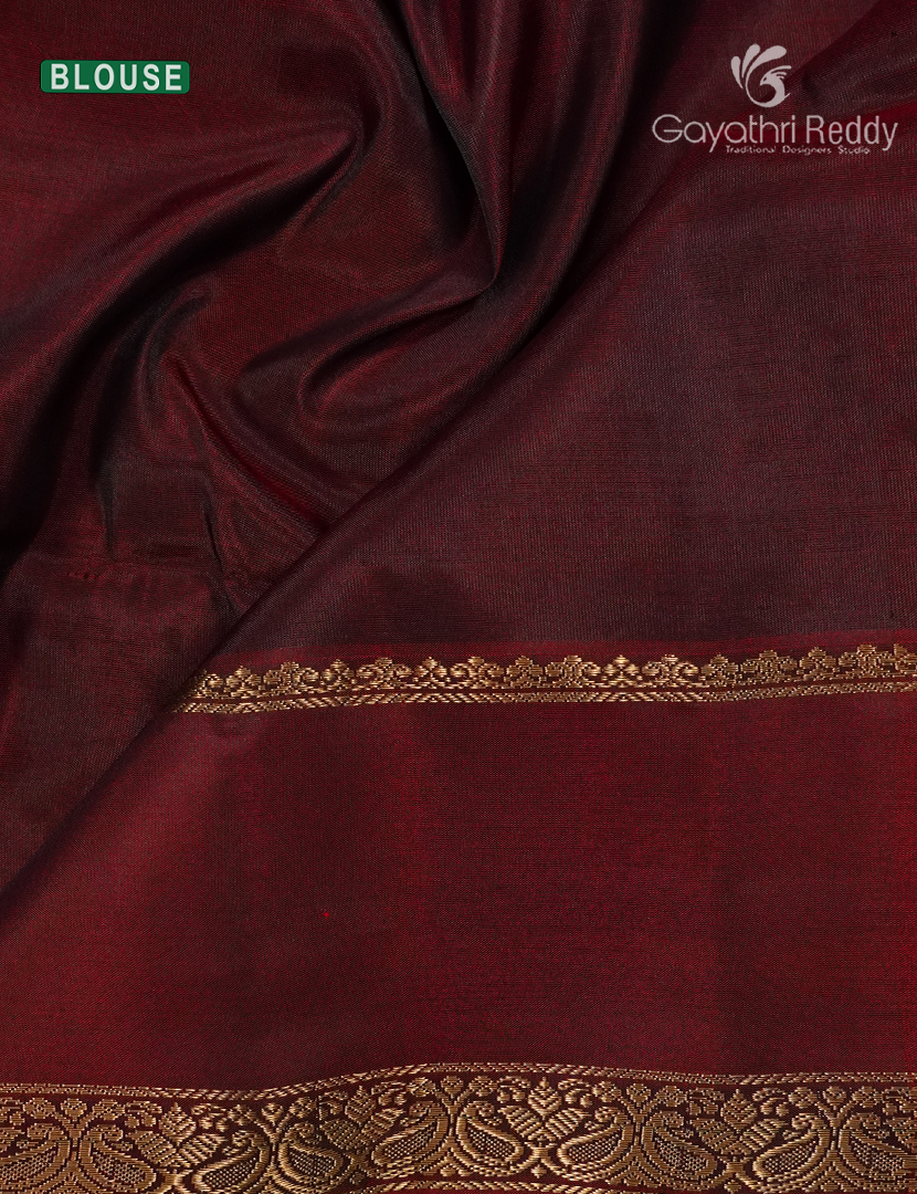 Pure Kanchipuram Silk Saree  in Mehendi Green and Deep Red(Light Weight)