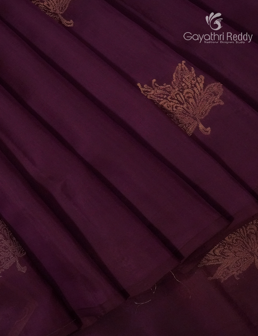 Pure Kanchipuram Silk  Saree in Deep Magenta ( Butta Style )