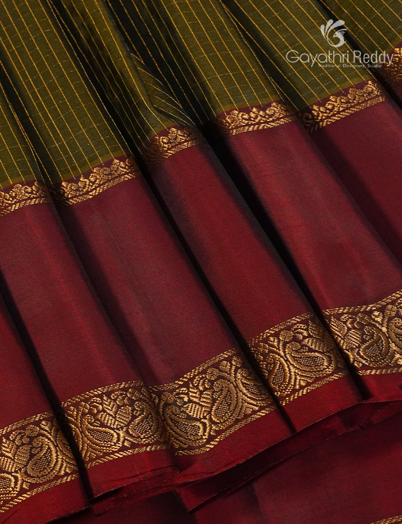 Pure Kanchipuram Silk Saree  in Mehendi Green and Deep Red(Light Weight)