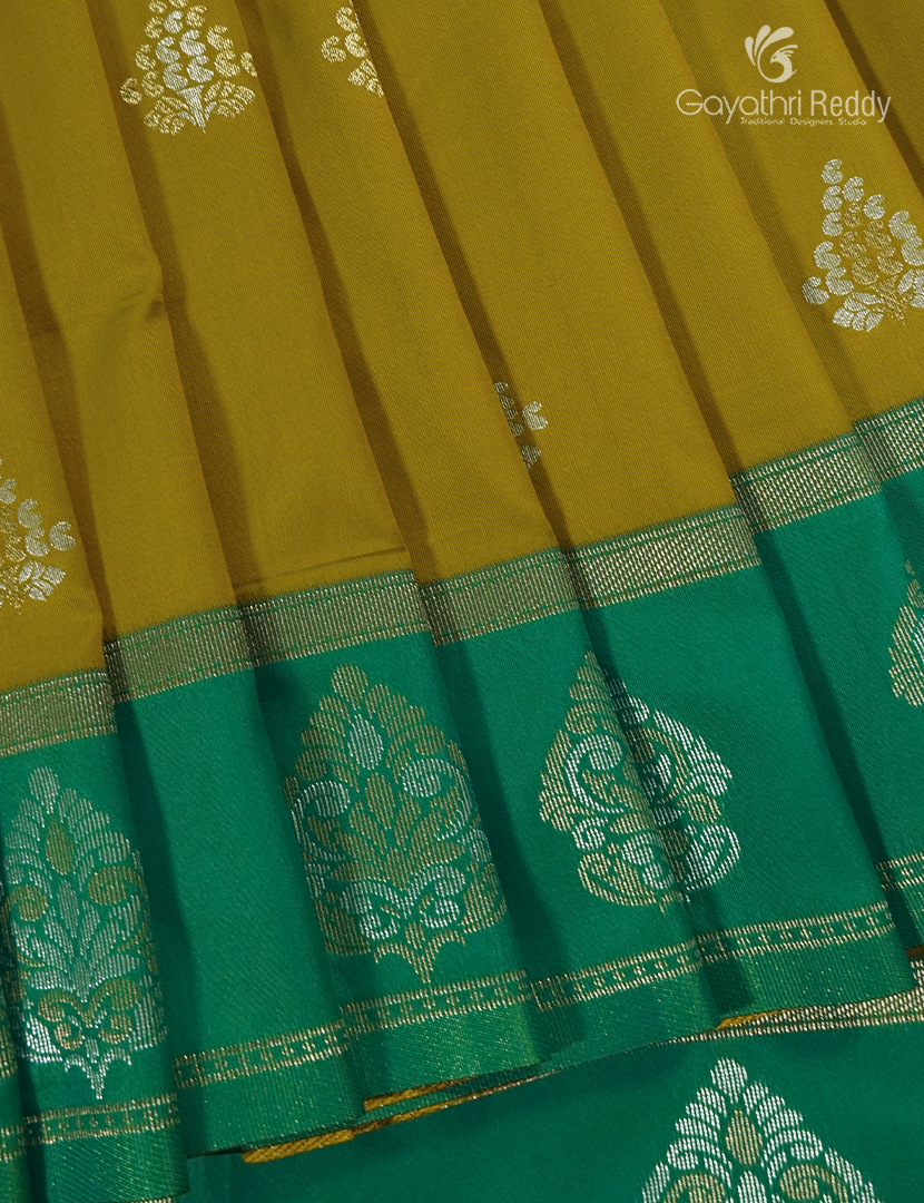 Semi Kanchipuran Silk Saree in Mehendi Green and  Parrot Green