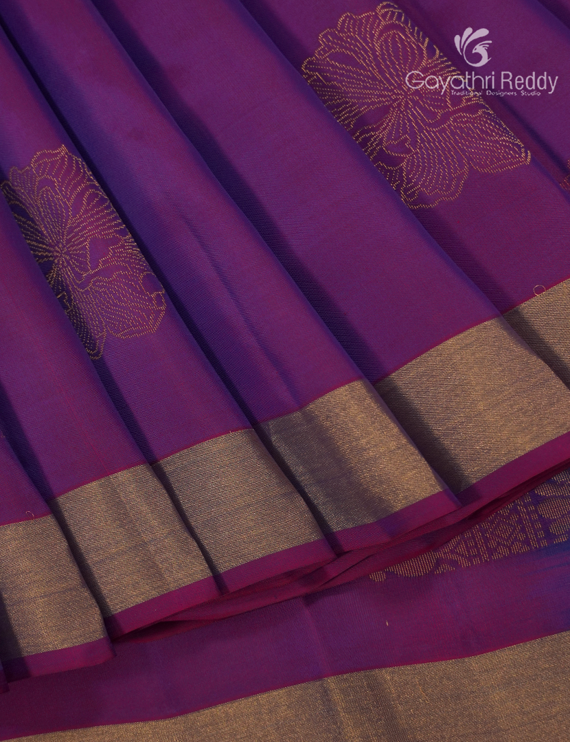 Pure Kanchipuram Silk Saree in Magenta ( Small Borders )