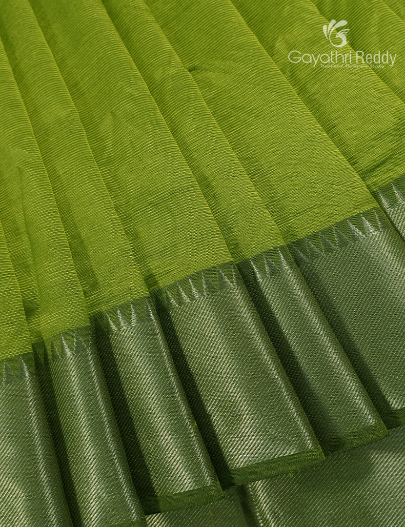 Mangalagiri Pattu Saree in Parrot Green