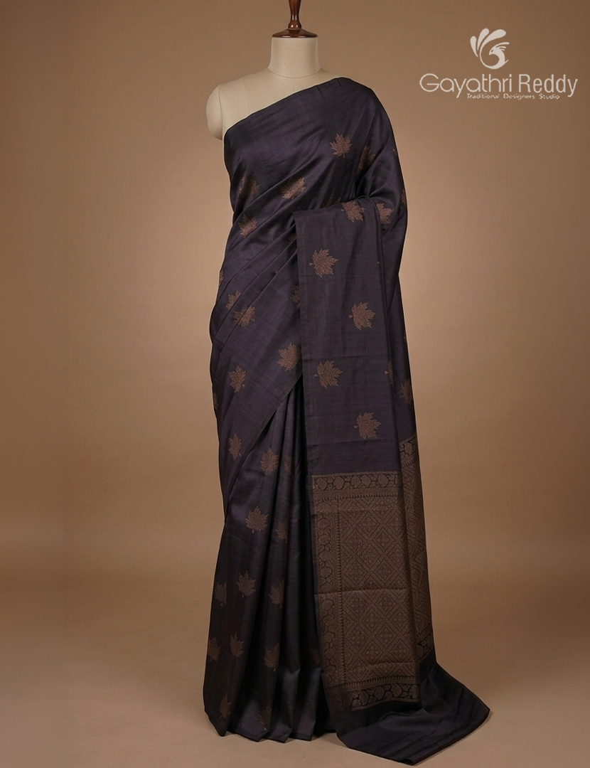 Pure Kanchipuram Silk  Saree in Brown ( Butta Style )