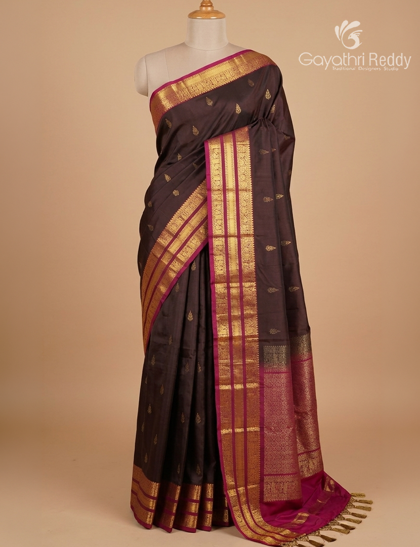 Pure Kanchipuram Silk Saree in Deep Brown and Deep Magenta