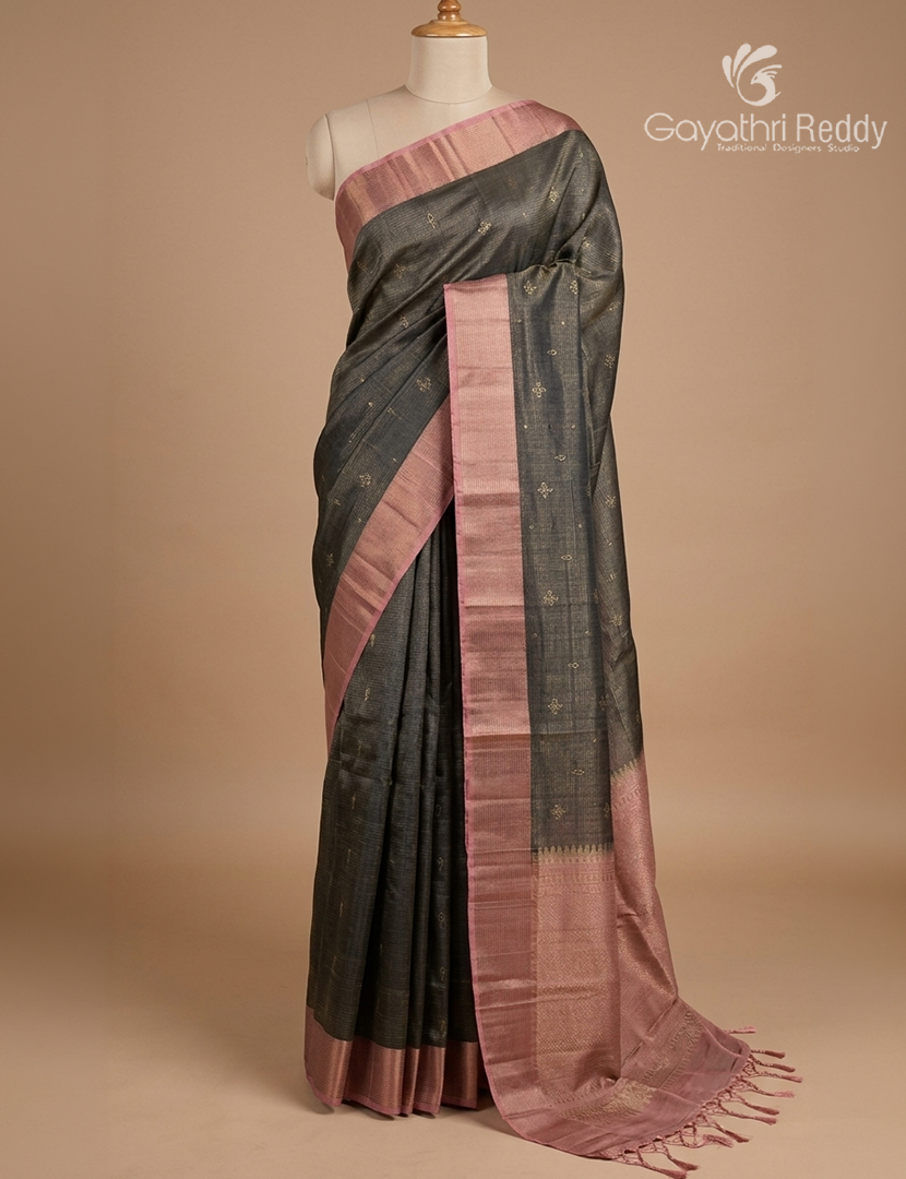 Pure  Kanchipuram Light Weight Silk Saree in Black and Onion Pink