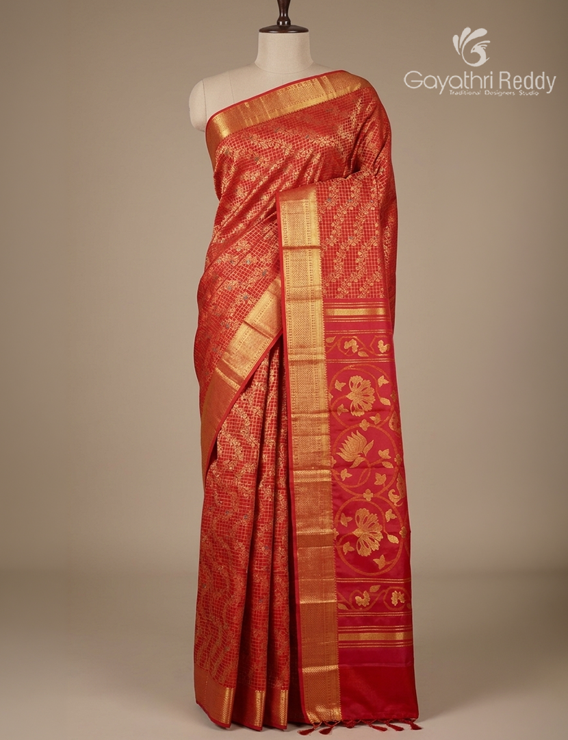 Pure  Kanchipuram Silk Saree in Rani Pink ( Butta Pattern )