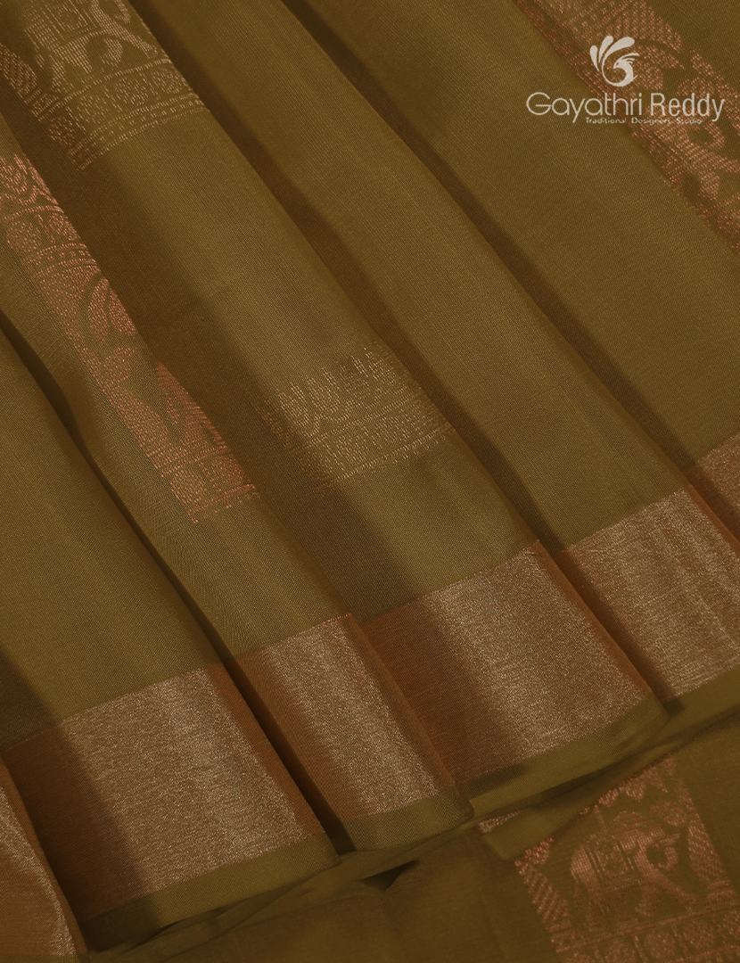 Pure Kanchipuram Silk Saree in Mehendi Green and Golden Beige ( Small Borders )