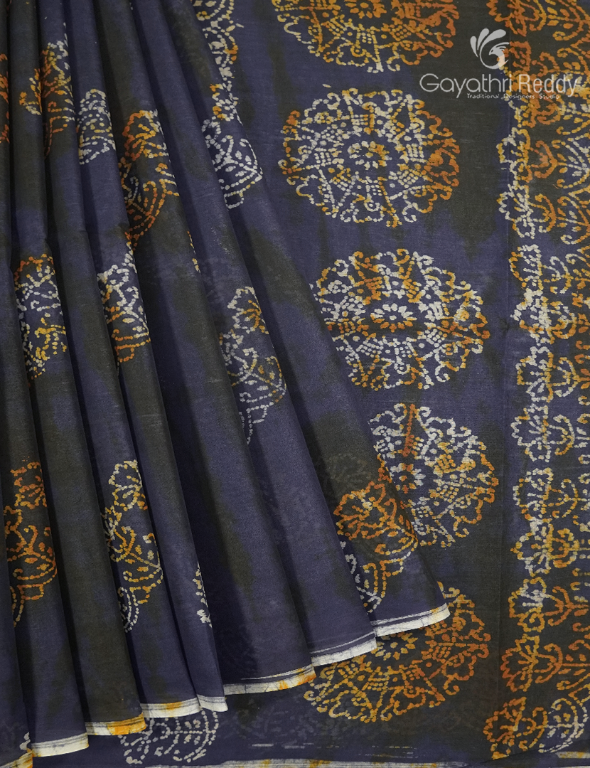 Cotton Batik Print Saree in Grey