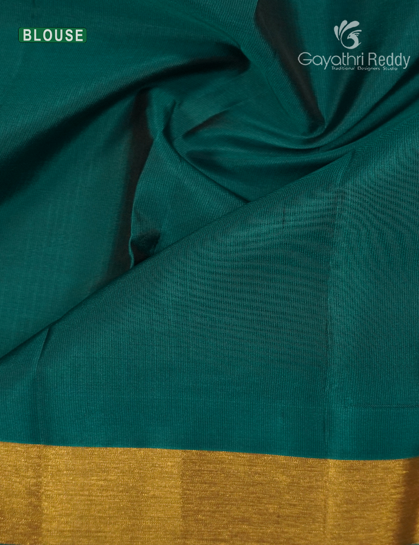 Pure Kanchipuram Silk Saree in Blue ( Small Borders )