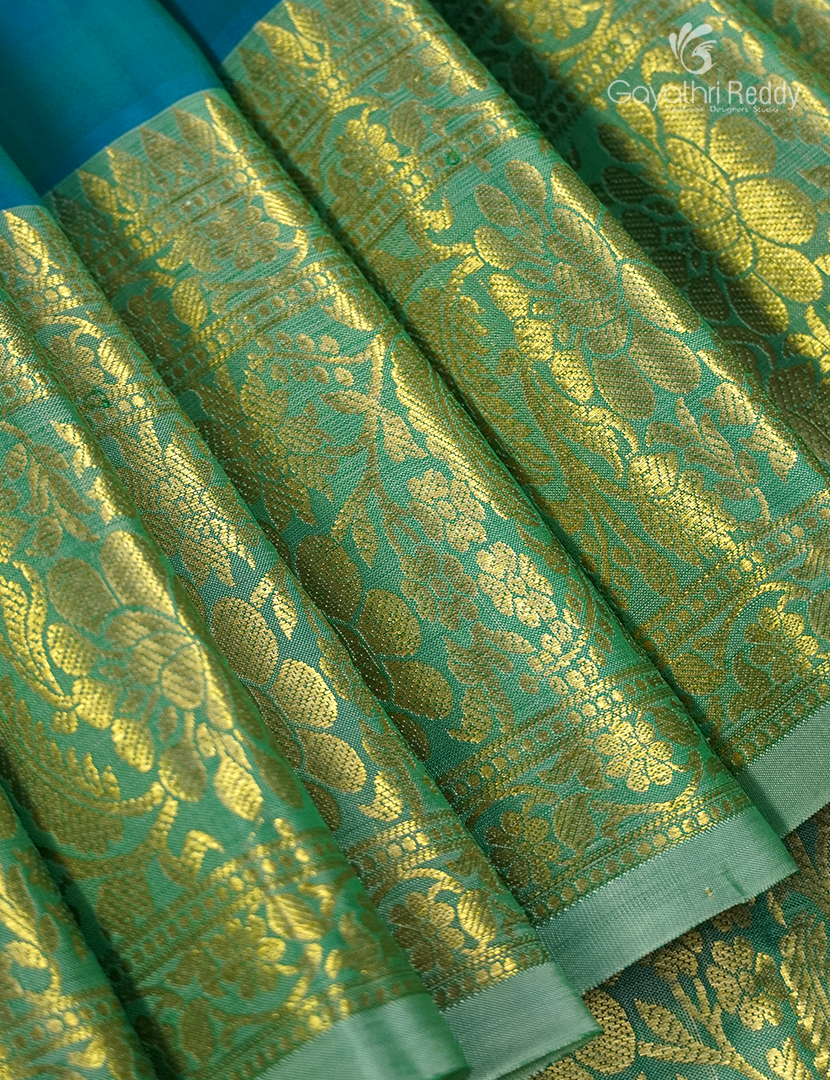 Pure Kanchipuram Vintage Saree ( Medium Border ) Deep Peacock Green and Parrot Green