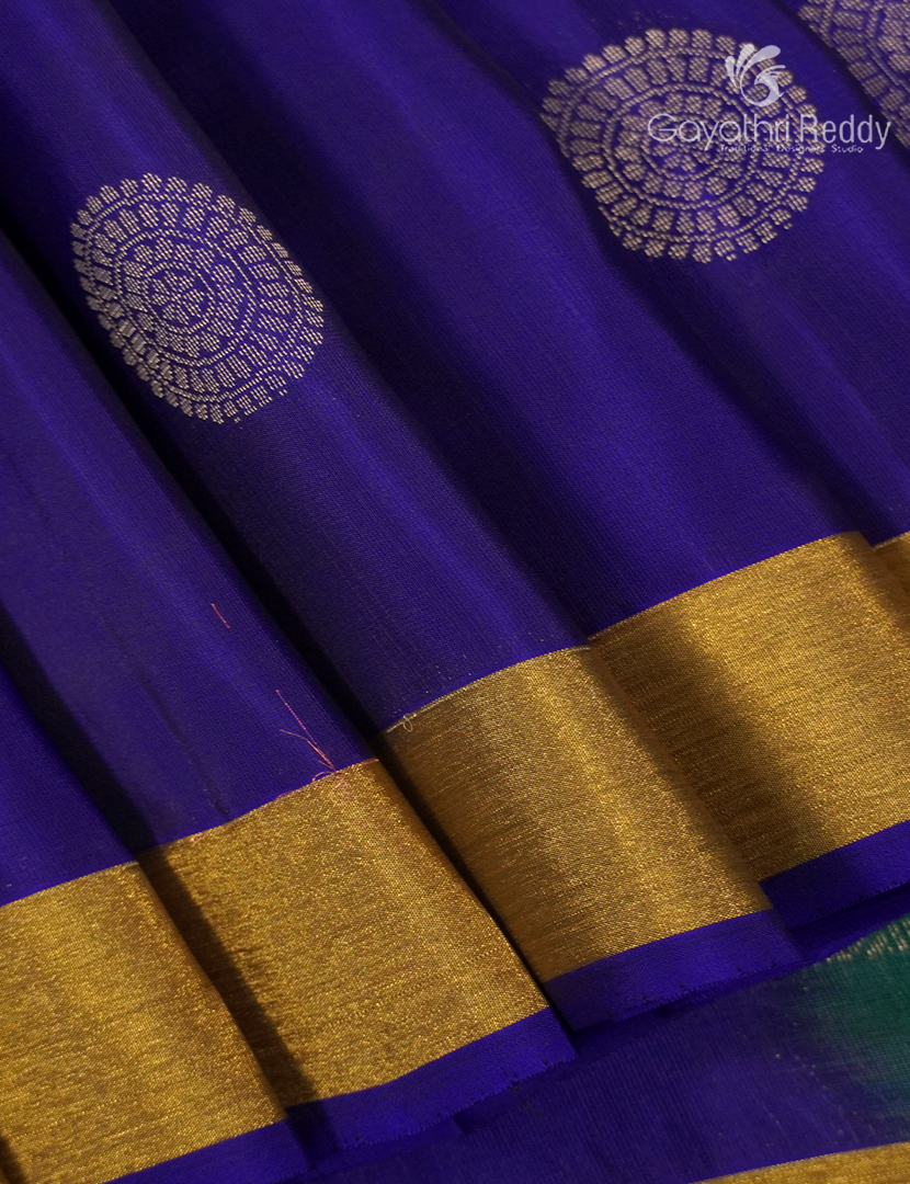 Pure Kanchipuram Silk Saree in Blue ( Small Borders )