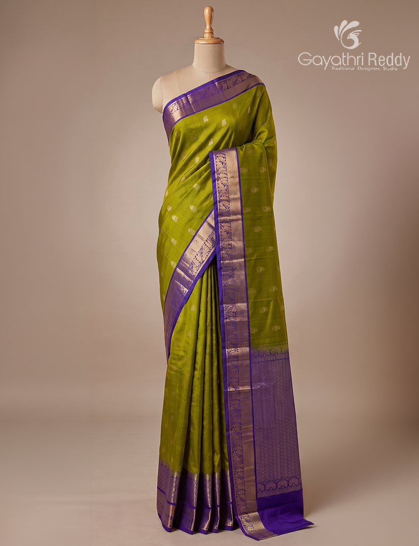 Pure Kanchipuram Silk Saree in Dry Mehendi and Deep Violet