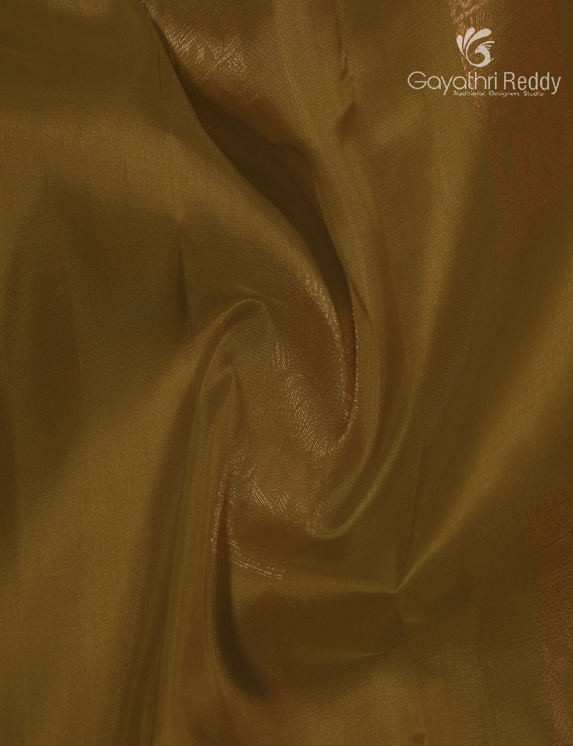 Pure Kanchipuram Silk Saree in Mehendi Green and Golden Beige ( Small Borders )
