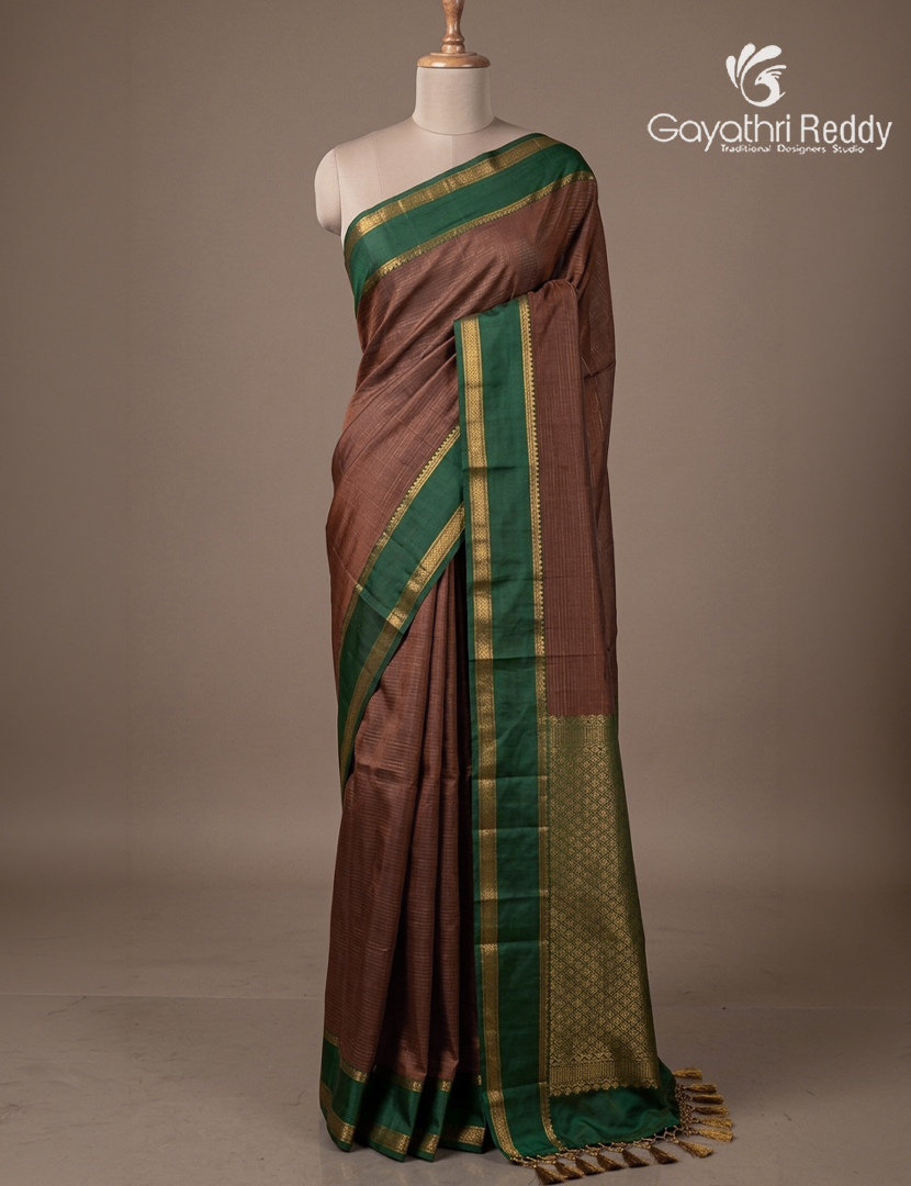Pure  Kanchipuram Light Weight Silk Saree in Deep Mustard and Bottle Green