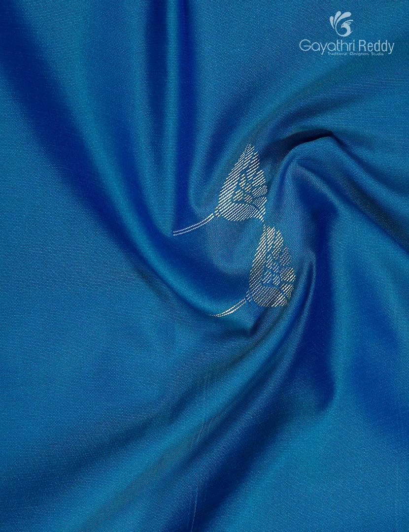 Semi Kanchipuran Silk Saree in Deep Rama Blue and Pink