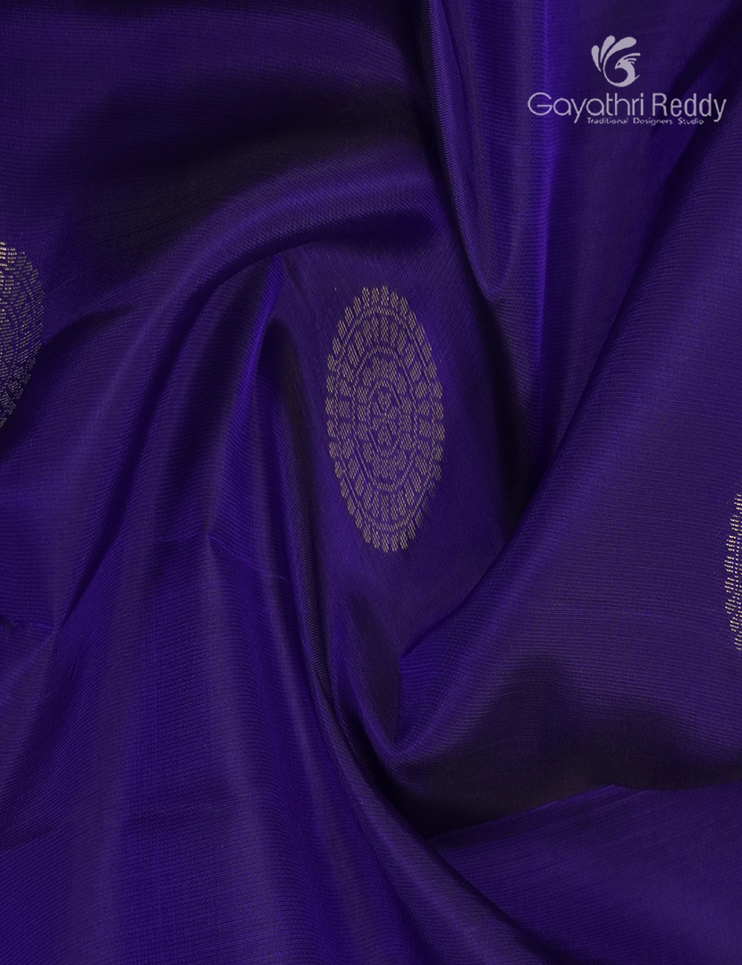 Pure Kanchipuram Silk Saree in Blue ( Small Borders )