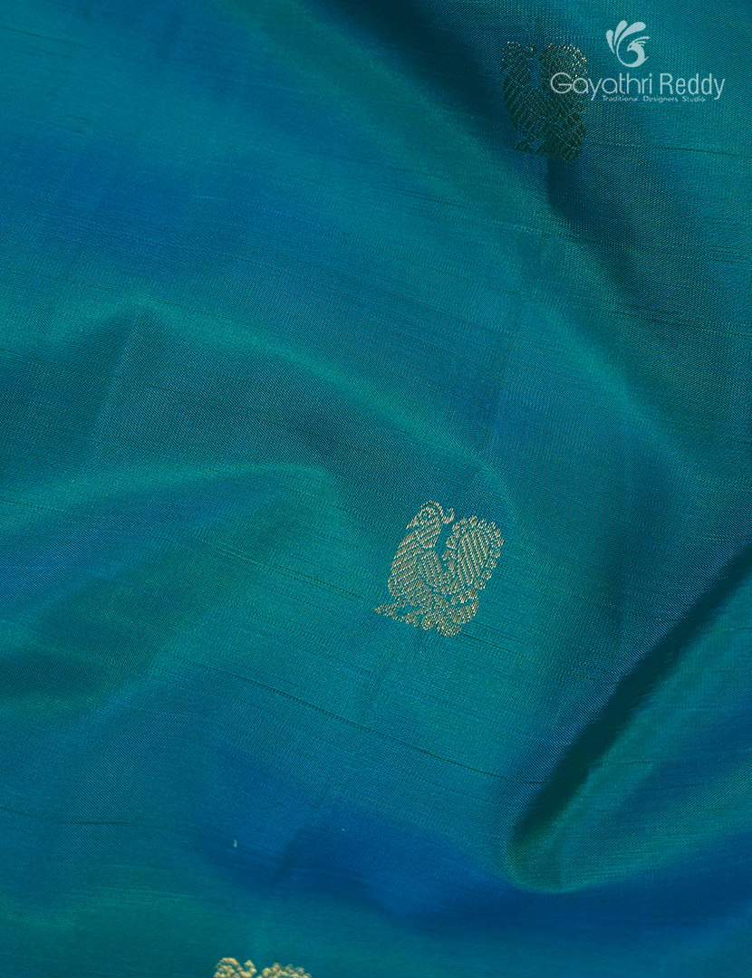 Pure Kanchipuram Vintage Saree ( Medium Border ) Deep Peacock Green and Parrot Green