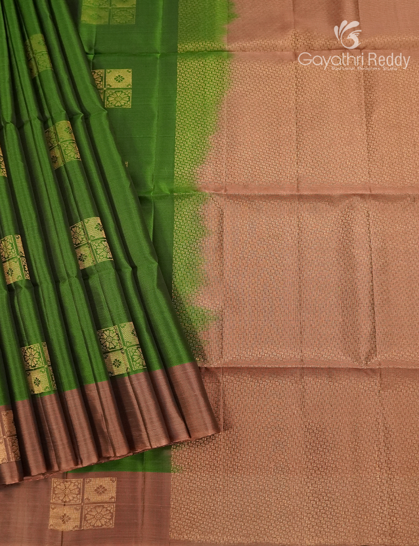 Pure Kanchipuram Soft Silk Saree in Green and Chikoo