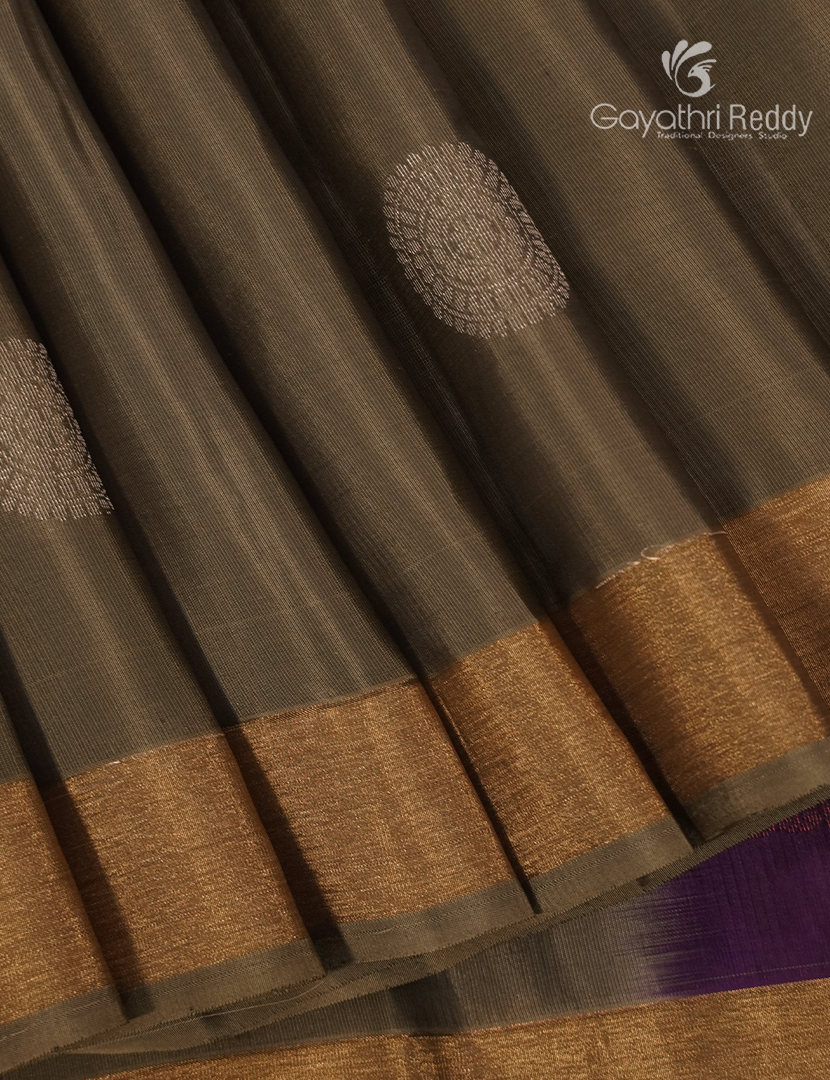 Pure Kanchipuram Silk Saree in Olive Green ( Small Borders )