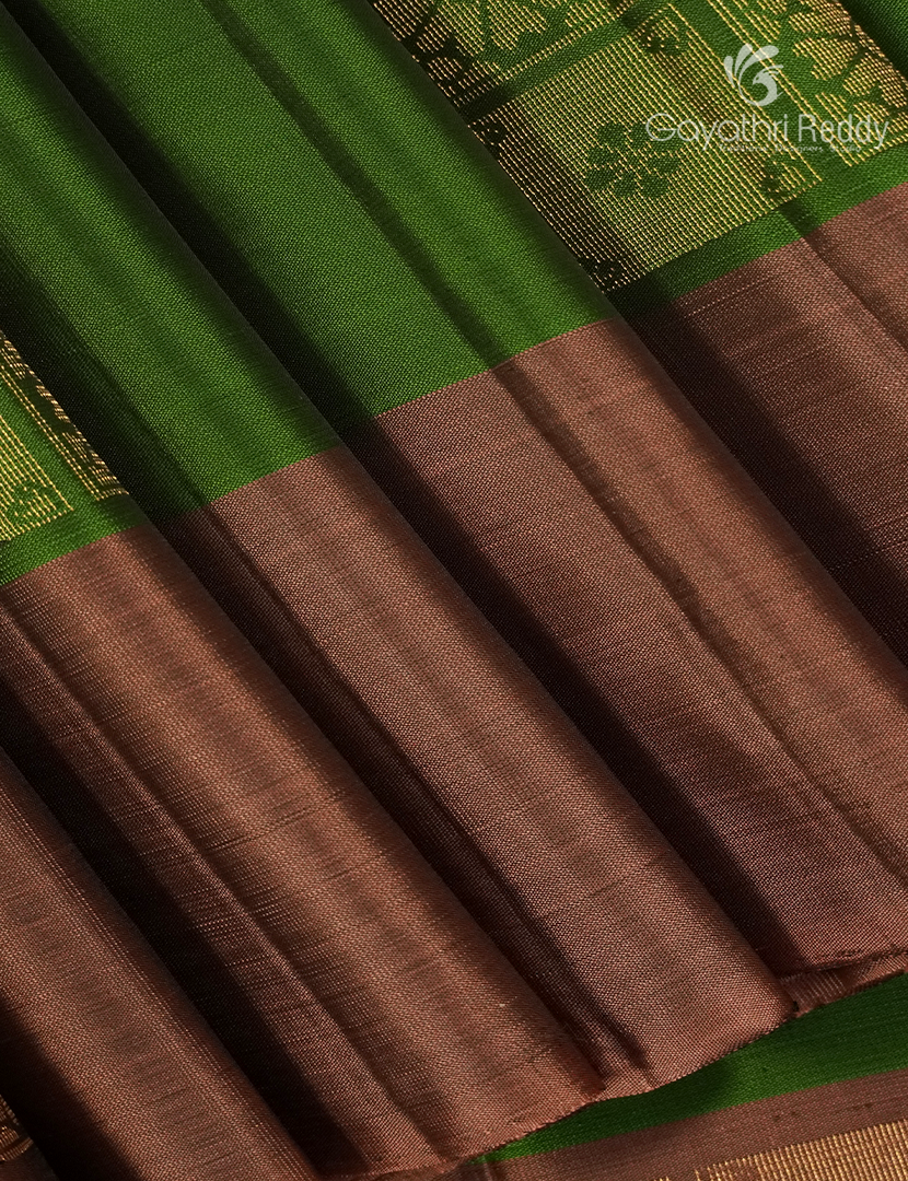 Pure Kanchipuram Soft Silk Saree in Green and Chikoo
