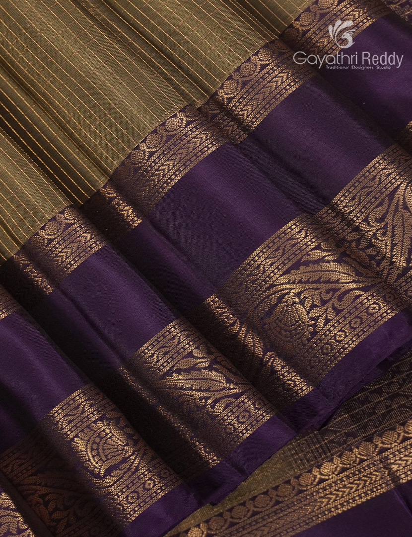 Pure Kanchipuram Vintage Silk Saree in Olive Green and Deep Purple