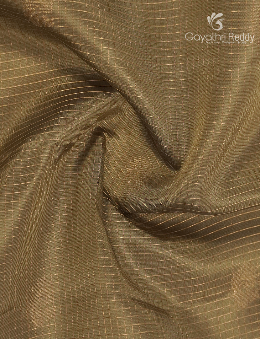 Pure Kanchipuram Vintage Silk Saree in Olive Green and Deep Purple