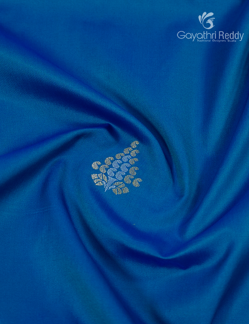 Semi Kanchipuran Silk Saree in Deep Rama Blue and  Magenta