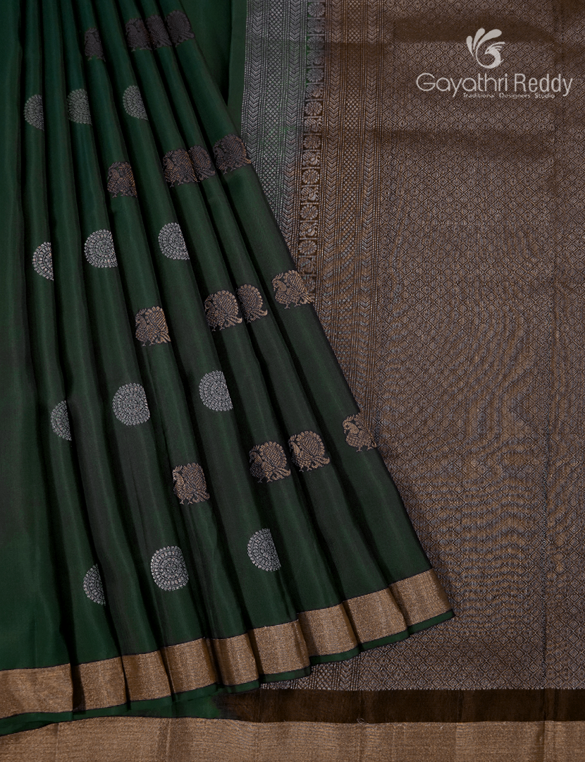 Pure Kanchipuram Silk Saree in Bottle Green ( Small Borders )