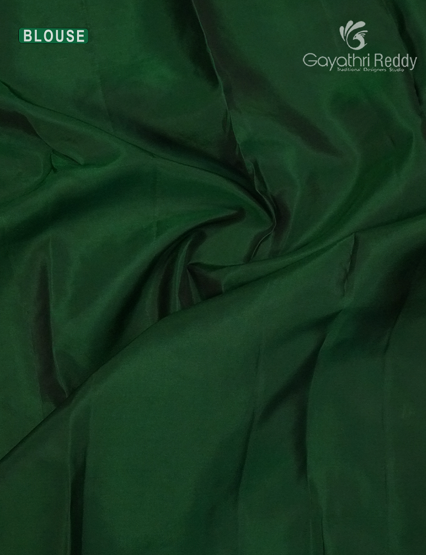 Pure Kanchipuram Silk  Saree in Bottle Green ( Butta Style )