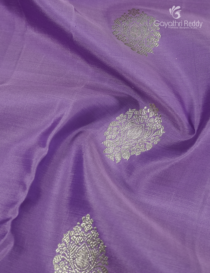 Pure Kanchipuram Vintage Saree ( Medium Border ) Lavender and Bottle Green