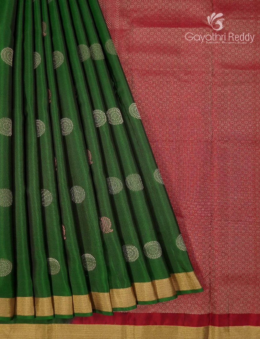 Pure Kanchipuram Silk Saree in Green ( Small Borders )