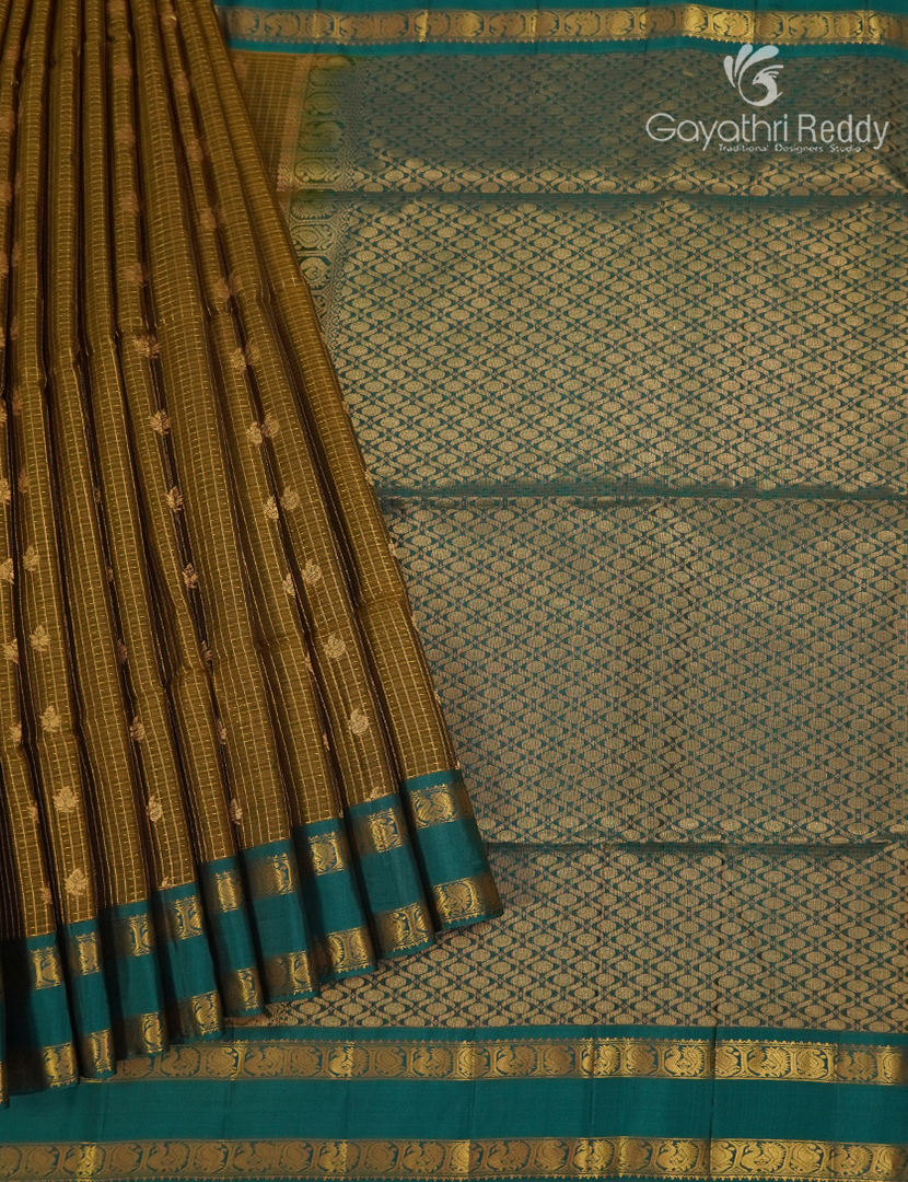 Pure Kanchipuram Vintage Silk Saree in Mehendi Green and Teal Green