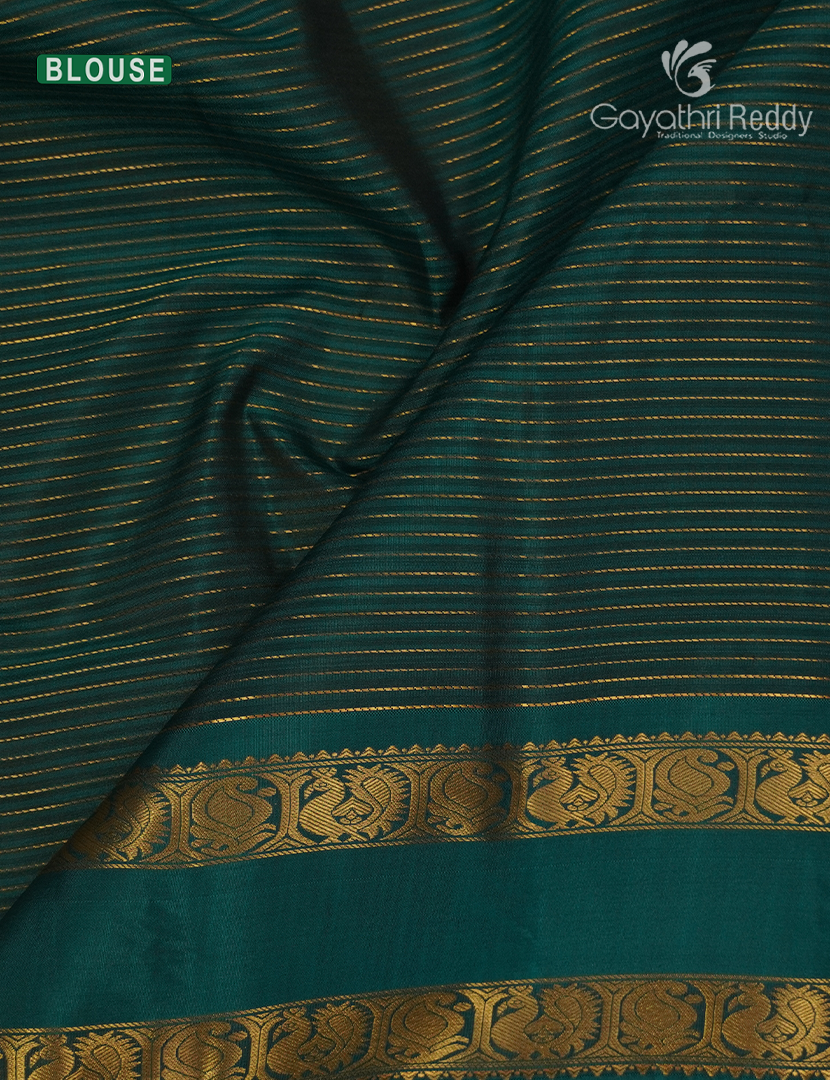 Pure Kanchipuram Vintage Silk Saree in Mehendi Green and Teal Green