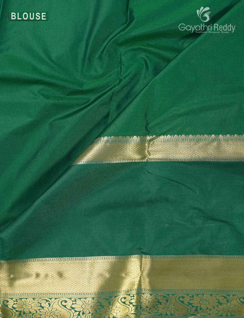 Semi Kanchipuram Silk Saree in Pista Green  and Bottle Green