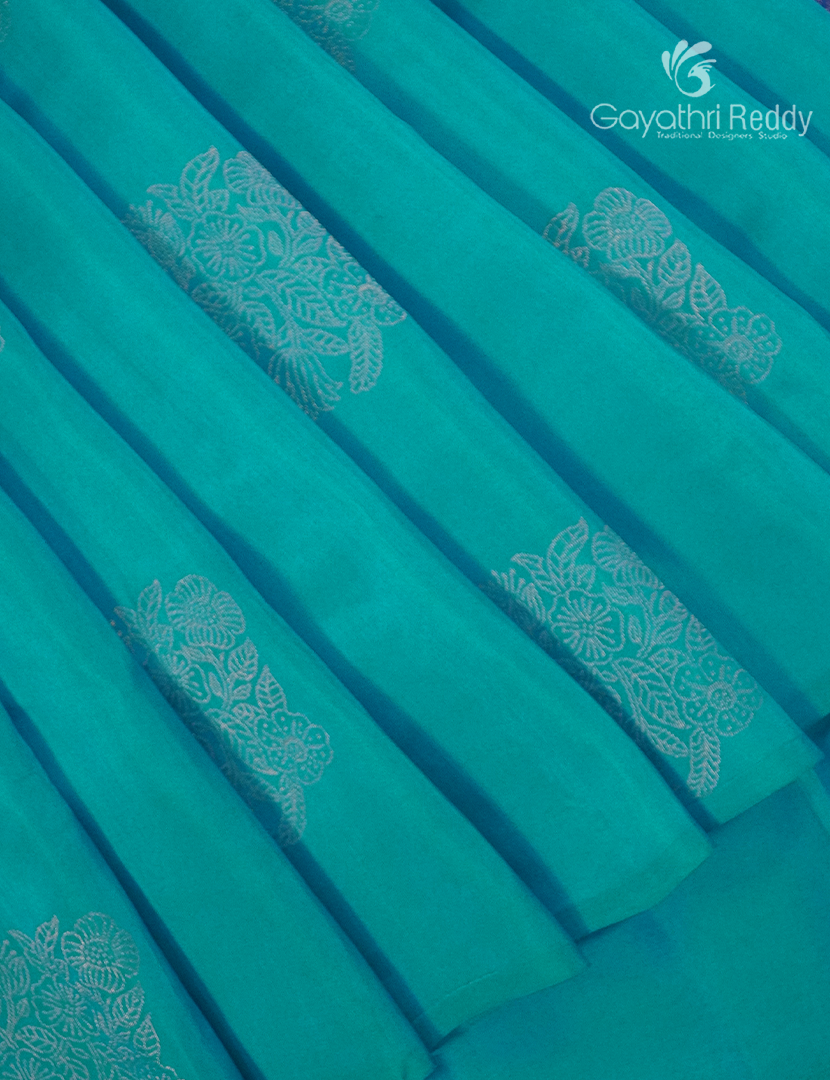 Pure Kanchipuram Silk  Saree in Sky Blue ( Butta Style )