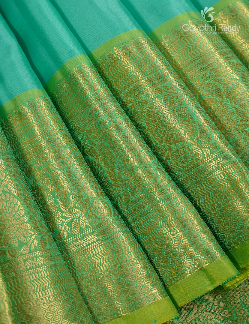 Pure Kanchipuram Vintage Saree ( Medium Border ) Sea Foam Green and Leaf Green