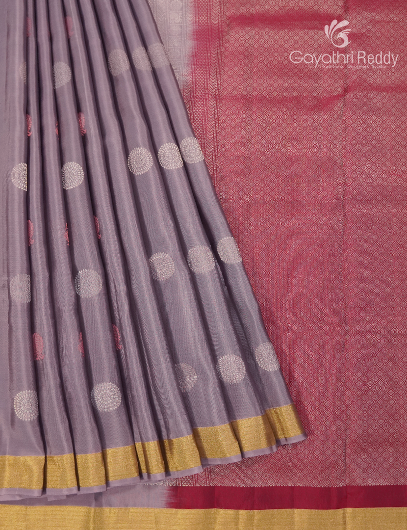 Pure Kanchipuram Silk Saree in Grey ( Small Borders )