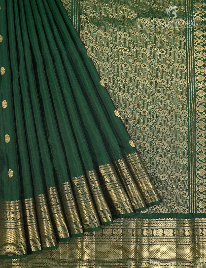 Pure Kanchipuram Vintage Saree ( Medium Border ) Deep Bottle Green