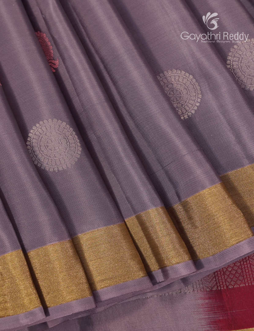 Pure Kanchipuram Silk Saree in Grey ( Small Borders )