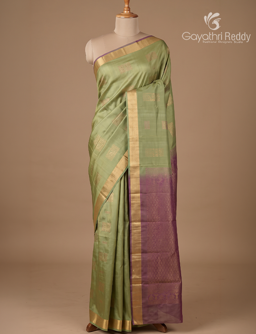 Pure Kanchipuram Silk Saree in Pista Green ( Small Borders )