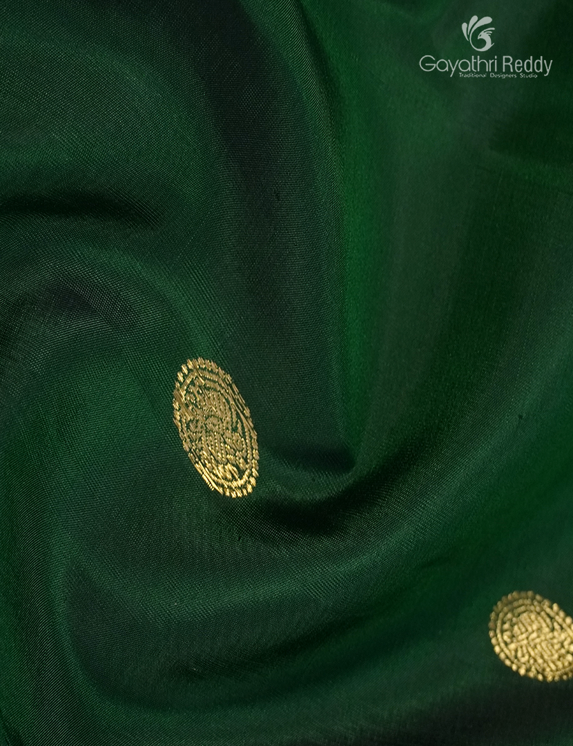 Pure Kanchipuram Vintage Saree ( Medium Border ) Deep Bottle Green
