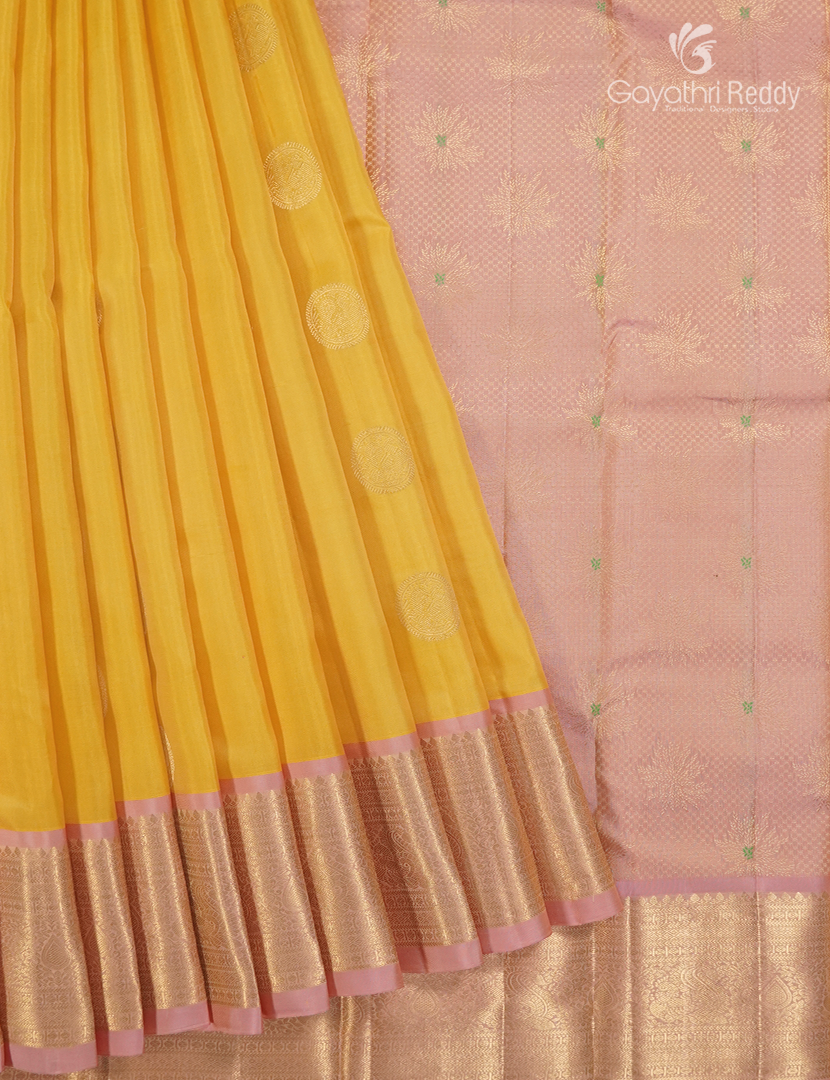 Pure Kanchipuram Vintage Saree ( Medium Border ) in Yellow and Pastel Peach