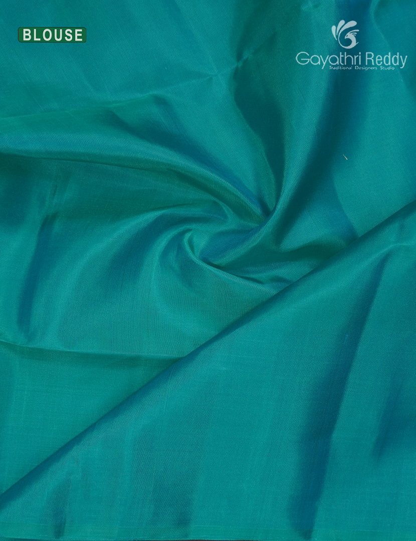 Pure Kanchipuram Vintage Silk Saree in Lime green and Teal Blue