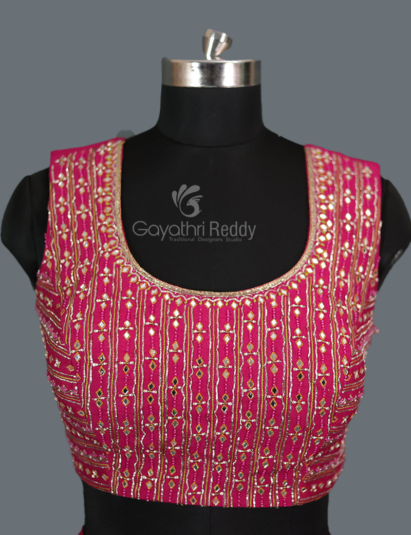 Pin by Gayathri on blouse  Neck designs, Blouse back neck designs, Back  neck designs