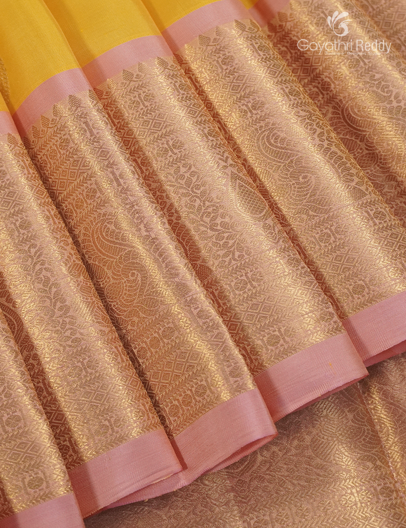 Pure Kanchipuram Vintage Saree ( Medium Border ) in Yellow and Pastel Peach