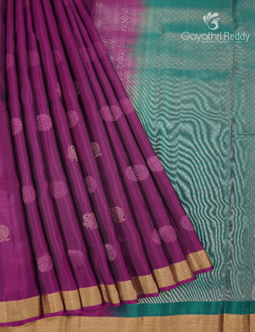 Pure Kanchipuram Silk Saree in Magenta ( Small Borders )