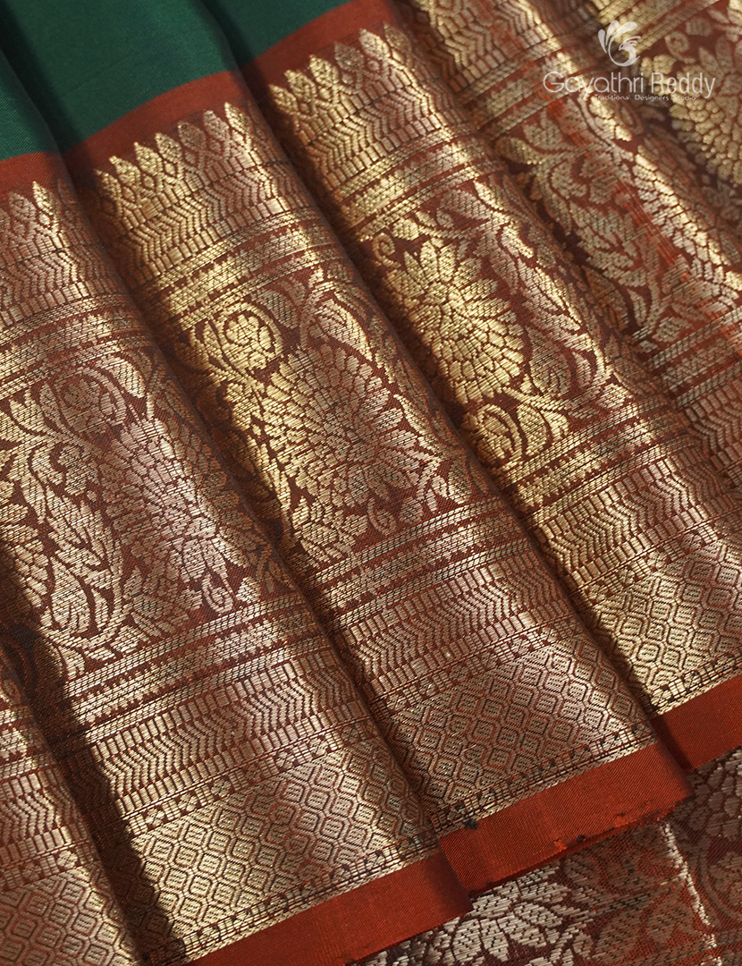 Pure Kanchipuram Vintage Saree ( Medium Border ) Deep Bottle Green  and Deep Rust